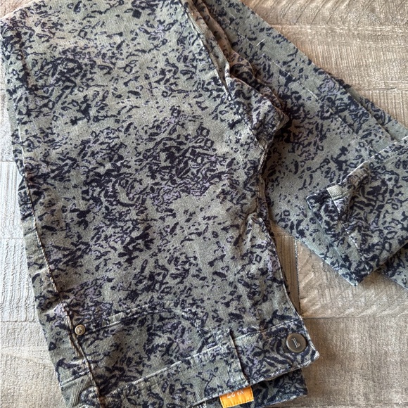 Pilcro Skinny Pants in Black and Olive - Picture 3 of 10